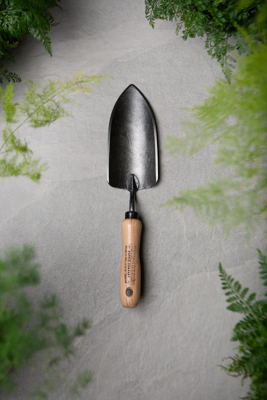 Transplantoir de jardin en acier à haute teneur en carbone forgé à la main avec manche en bois dur