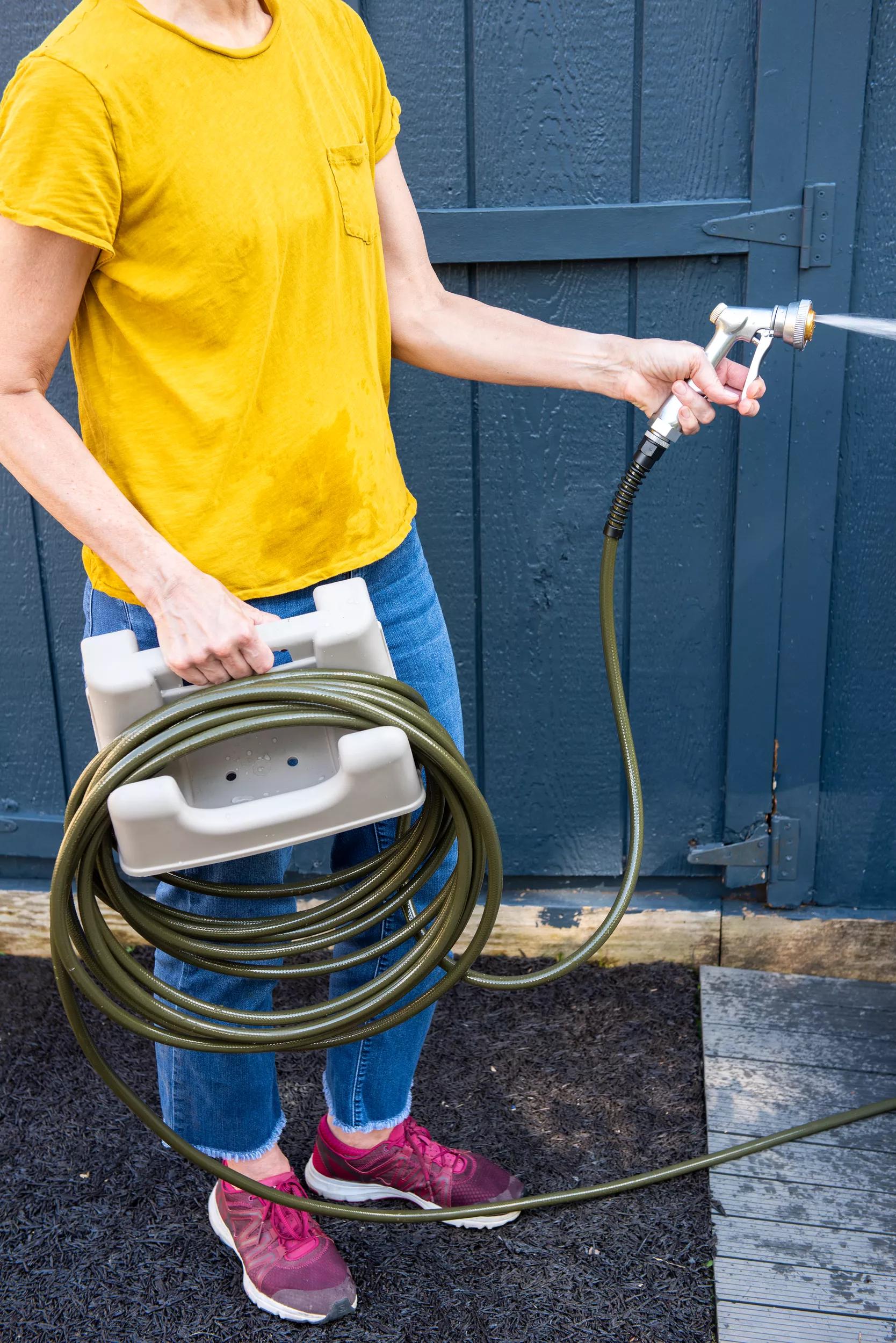 Évier de jardin mural extérieur avec support de tuyau et fentes pour outils