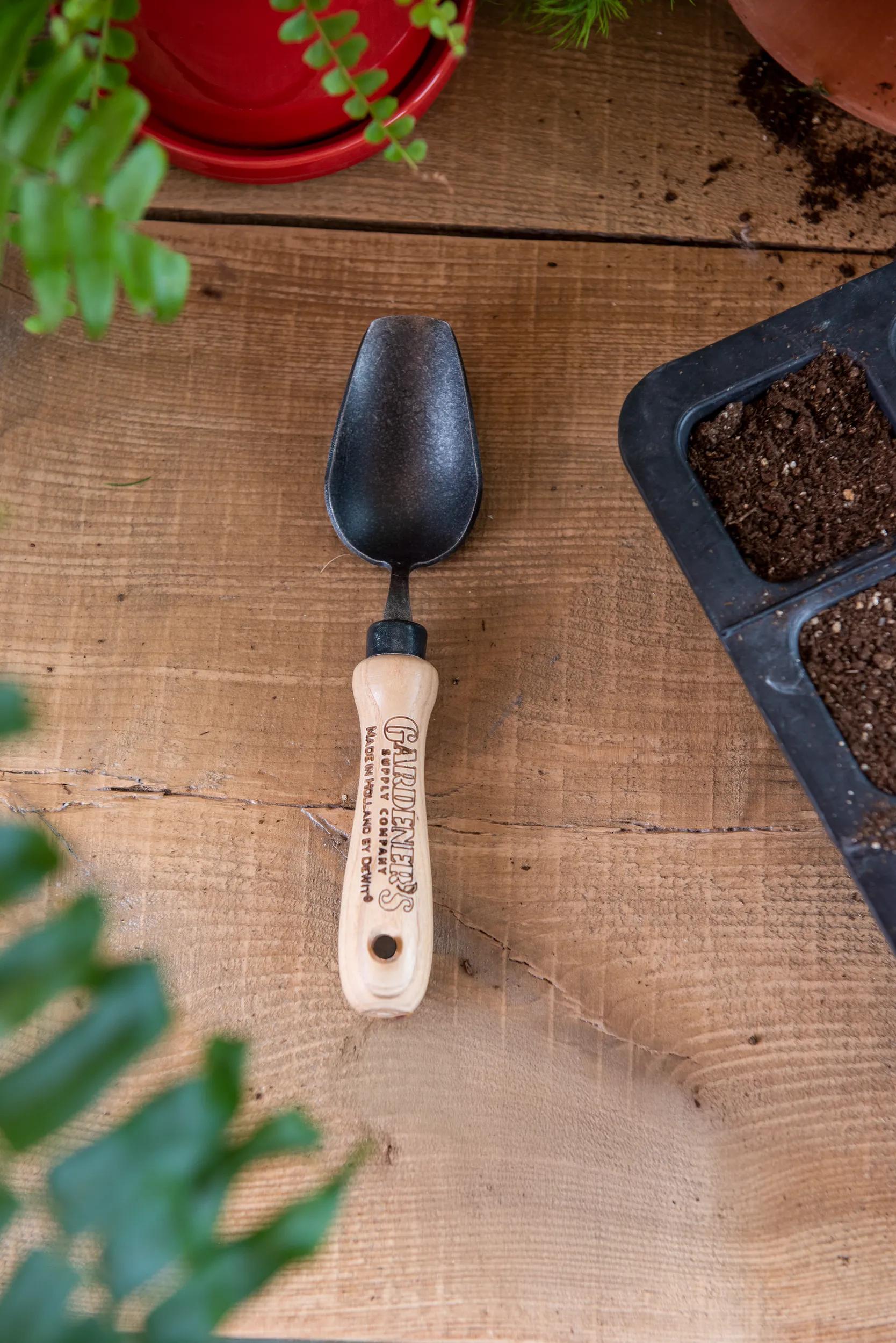 Mini-pelle de précision pour semis et petits pots